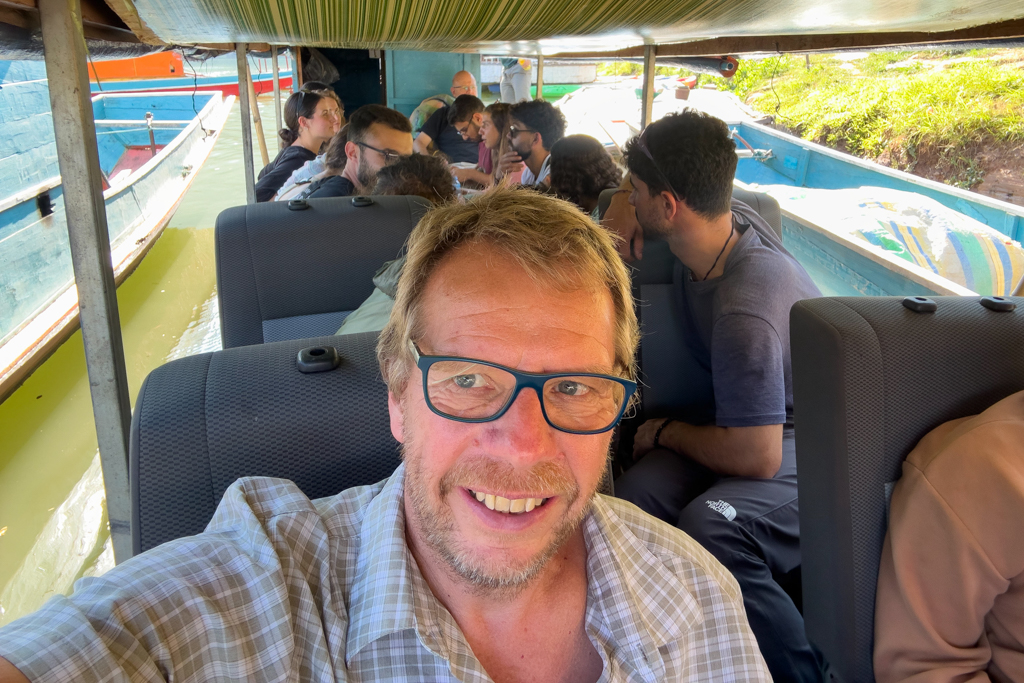 Wir sitzen alle im selben Boot :-) es geht nach Noy flussaufwärts