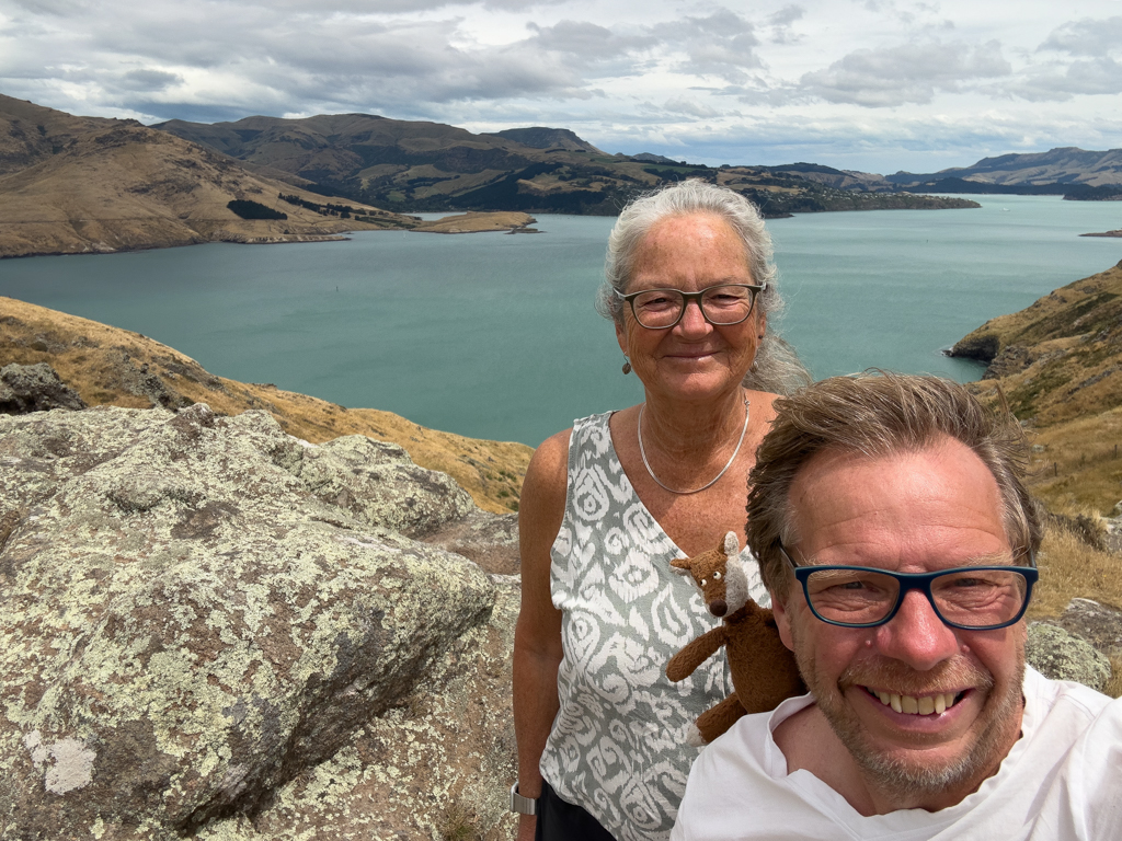 Selfie: JoMaMo am Scarborough Farm Park. Die Landschaft um den Fjord der Governors Bay