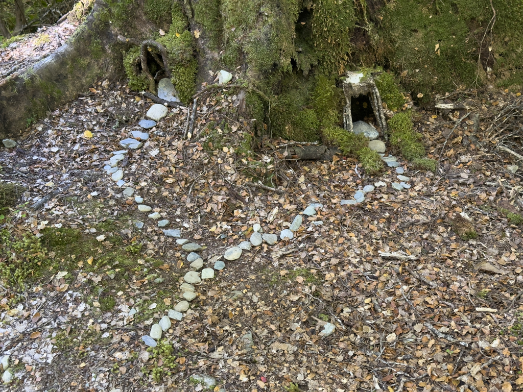 Wie in einem Miniatur Zauberwald im kleinen Hobbitland