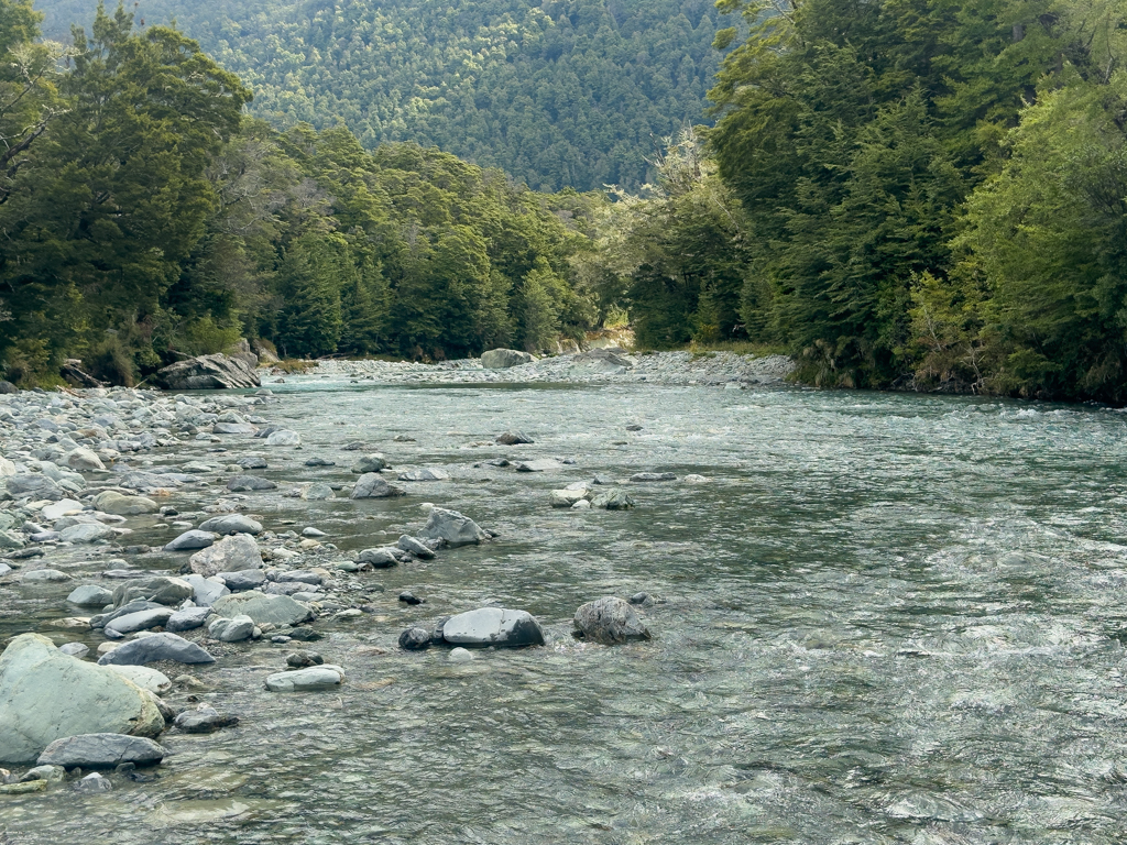 Neben dem Campground fliesst der Routeburn River vorbei