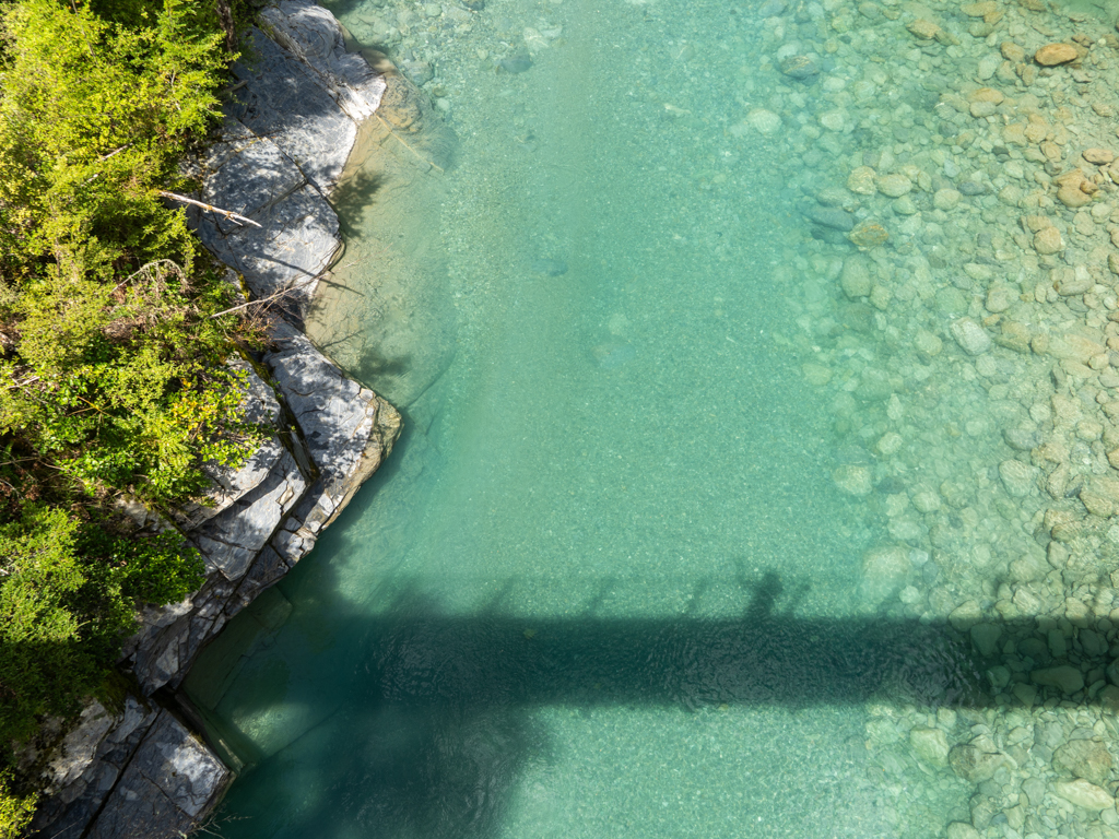 Winke-winke von der Hängebrücke über den Routeburn River