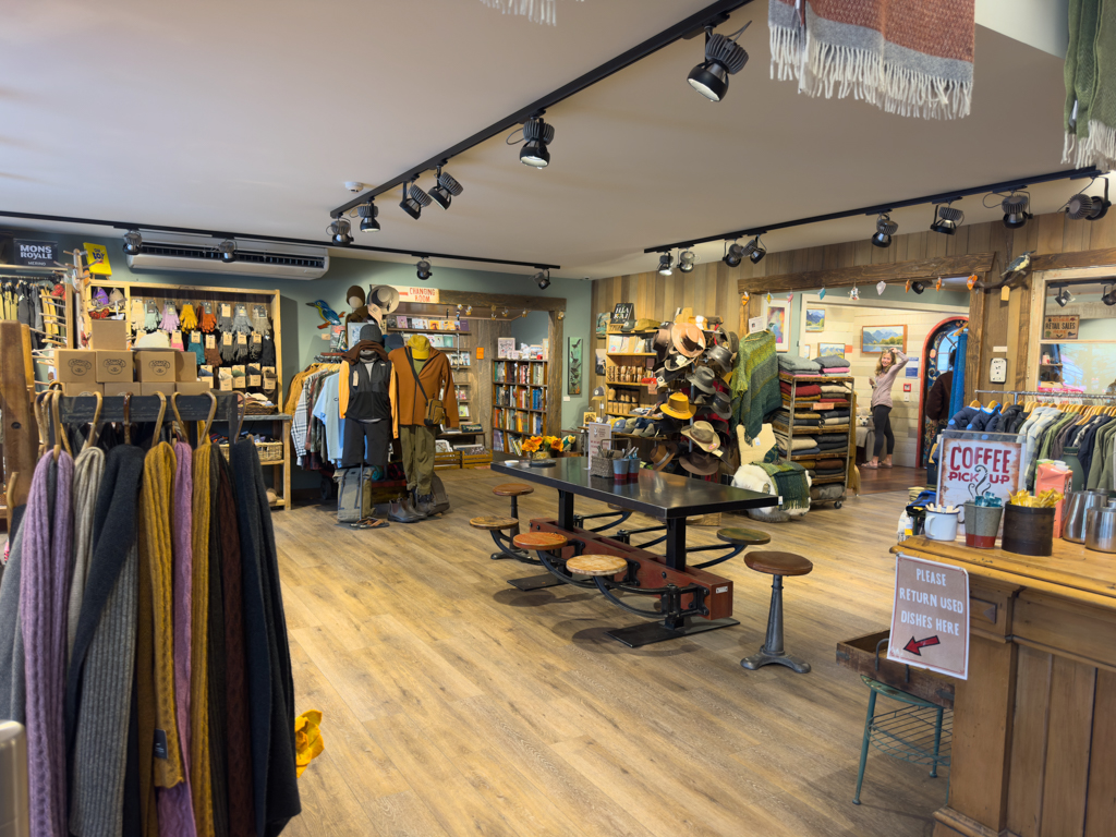 Im heimeligen Mrs Wooly's General Store mit Café und Schmucklädeli