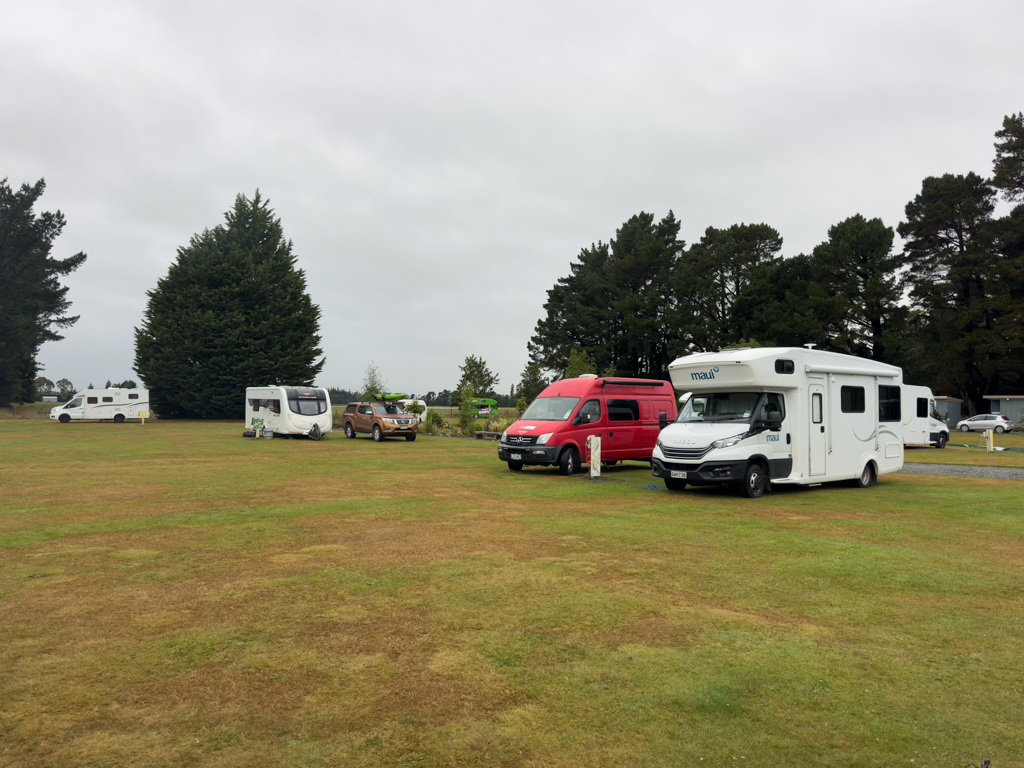 Schön dass die Nachbarn so nah an uns heranrücken möchten um sich nicht allein zu fühlen :-/