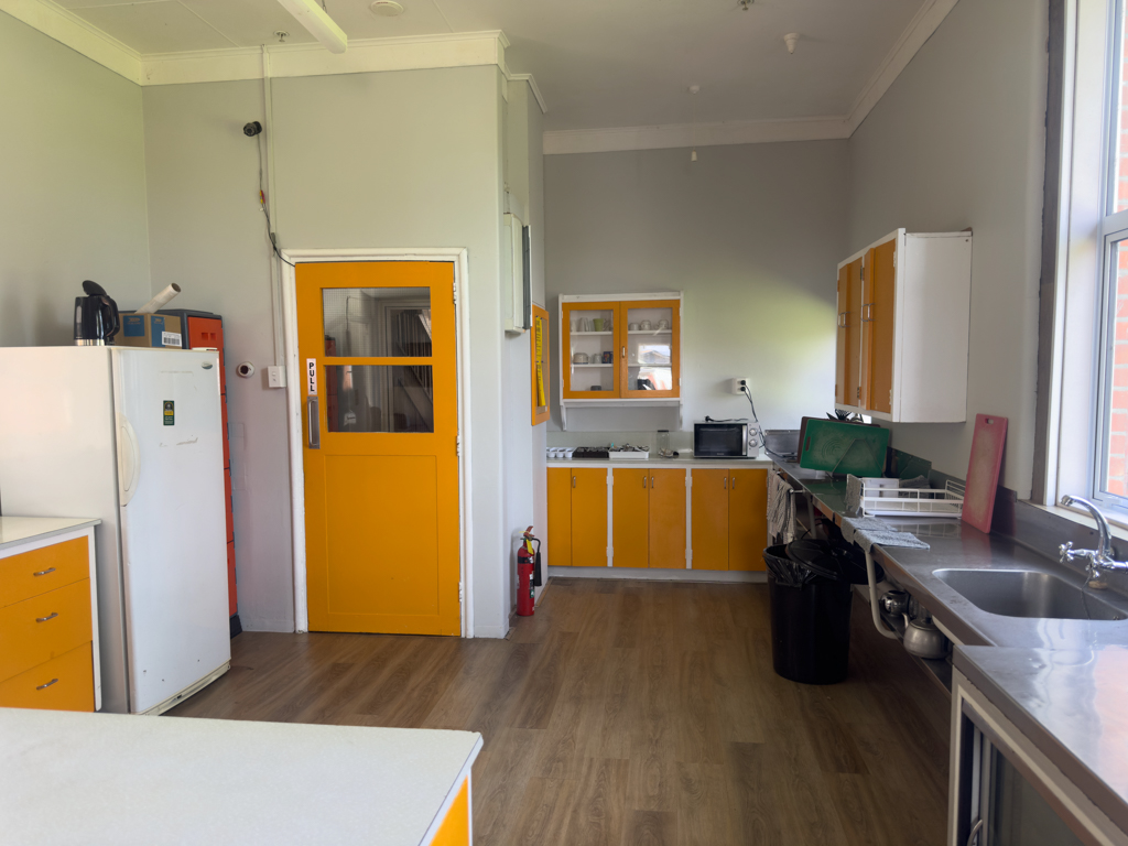 Auch die Küche kommt Retro daher...