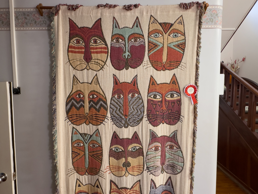 Geknüpfter Wandteppich mit Design Preis Abzeichen. Einfach herrlich :-)