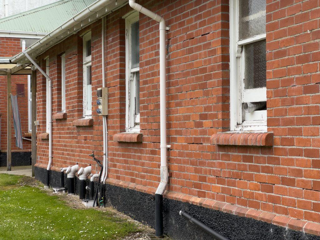 Jedes Fenster in Unikat? Fensterbänke wie Orgelpfeifen, der Höhe nach.