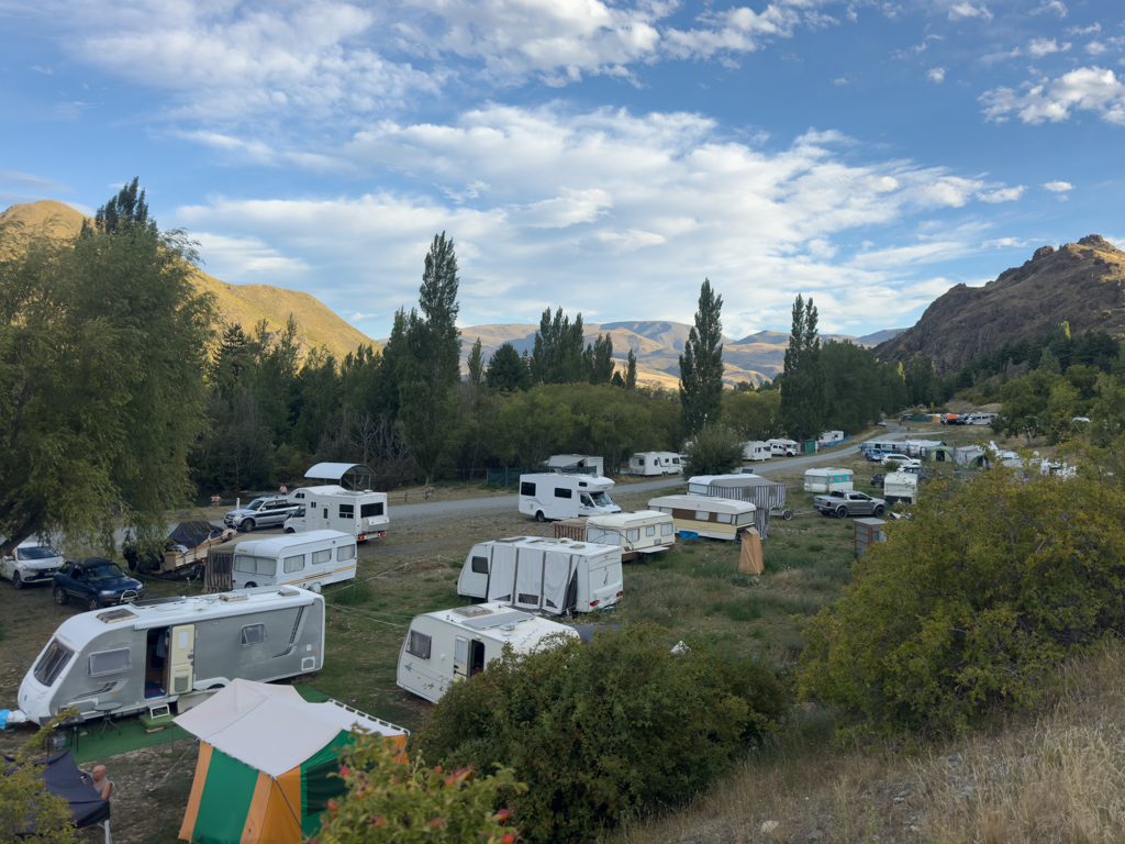 Am Campground am See ist alles überfüllt...