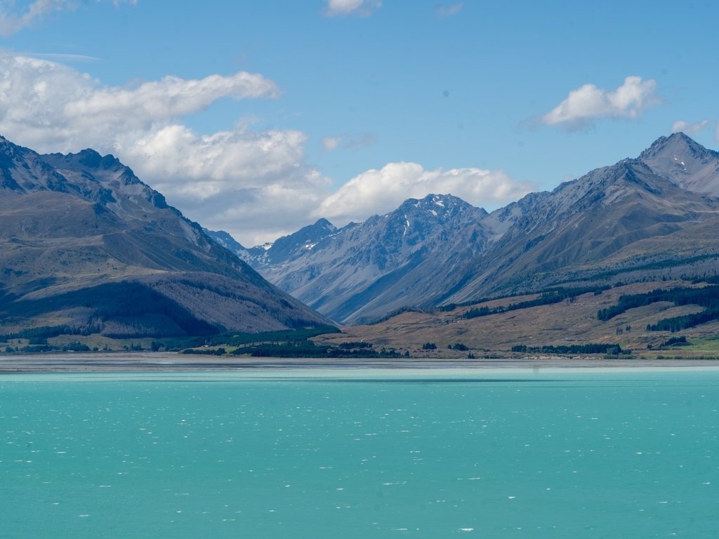 Die mächtigen Berge um den türkisfarbenen Lake Pukaki