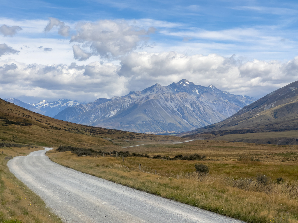 Eindruckvolle Berglandschaft auf dem Weg zur Mt. Potts Lodge