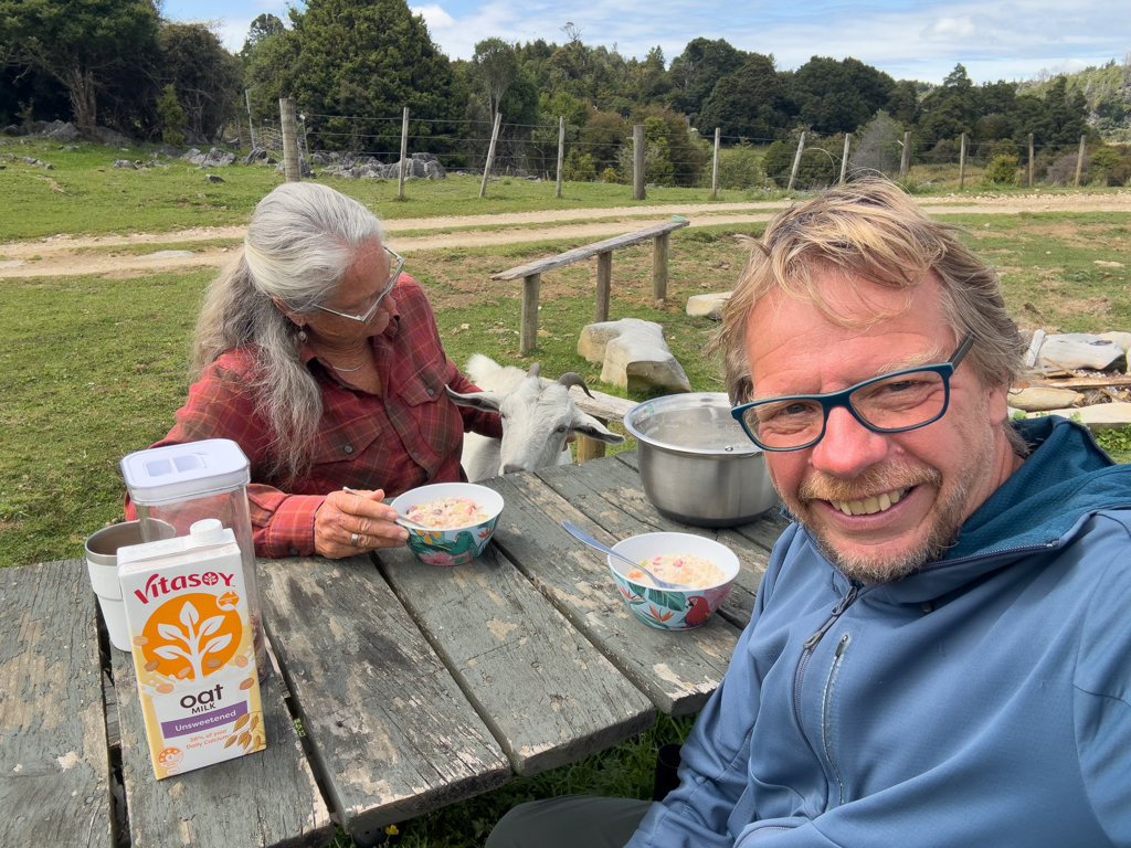 Selfie: JoMa bekommen hungrigen Zmorge Besuch :-)