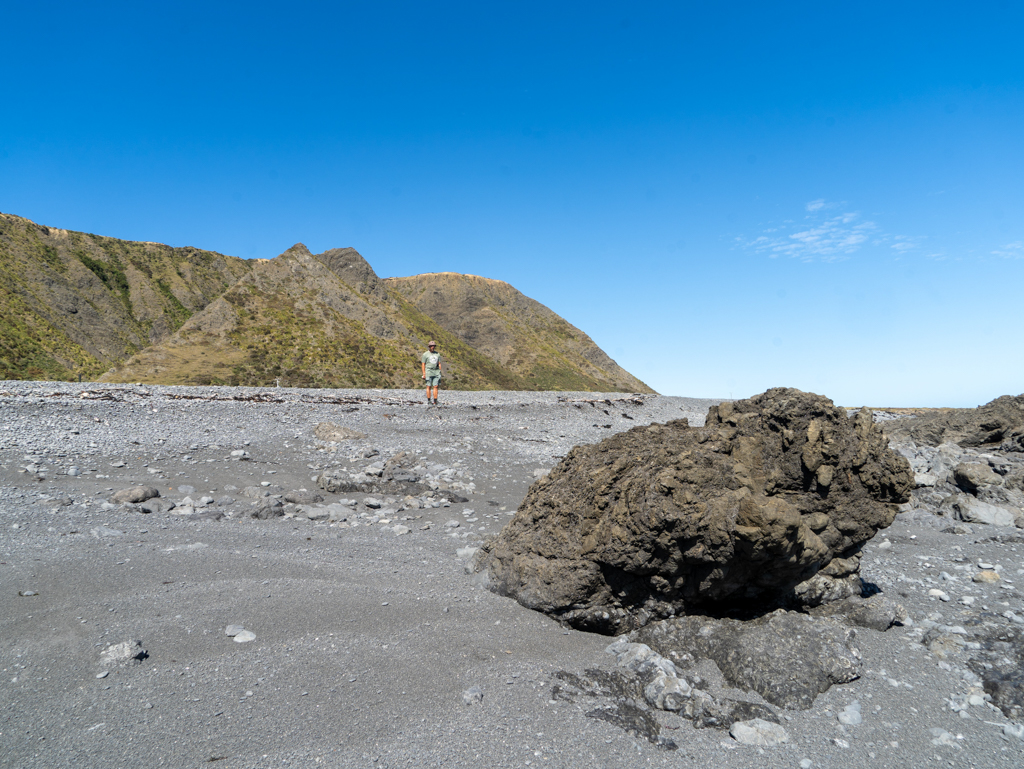 Mit Jo bei Ngawi am Strand der Palliser Beach unterwegs