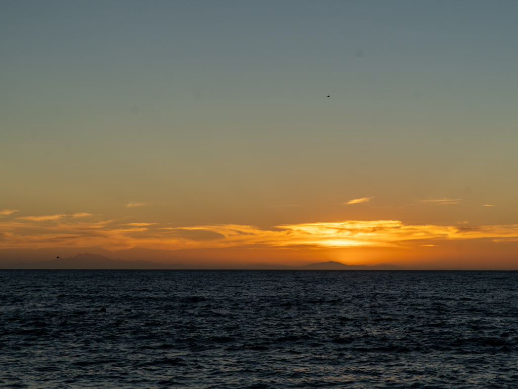 Sonnernuntergang an der Palliser Bay hinter den Bergen der Südinsel