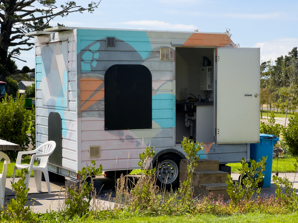 Der kleine "Küchenwagen" im North Egmont Retreat