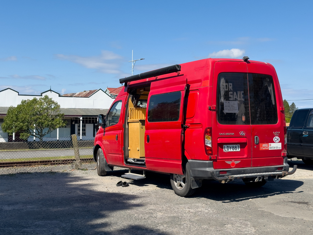 JoMa's Arbeitshalt am Bahnhof Inglewood