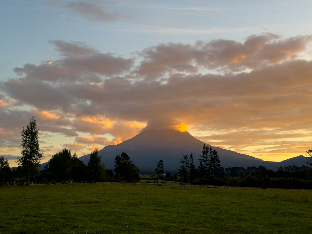 Abendstimmung am TTe Papakura o Taranaki / Mt. Taranaki