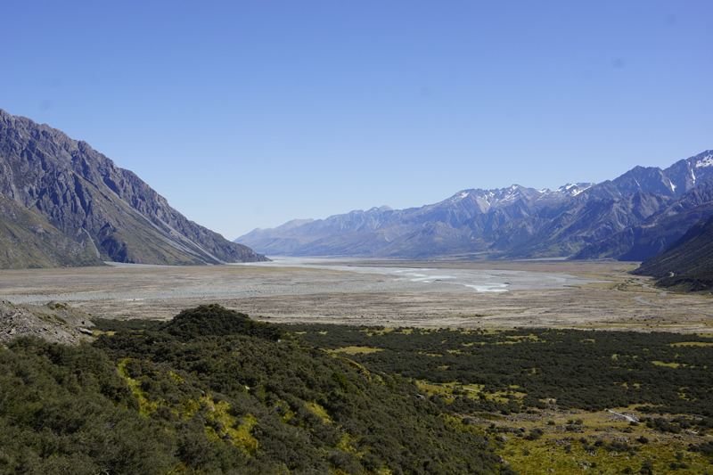 Breites Bett des Tasman River vom Gletscher in den Lake Pukaki