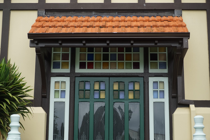 Farbige Fensterchen, Museum / ehem. Badehaus in Rotorua