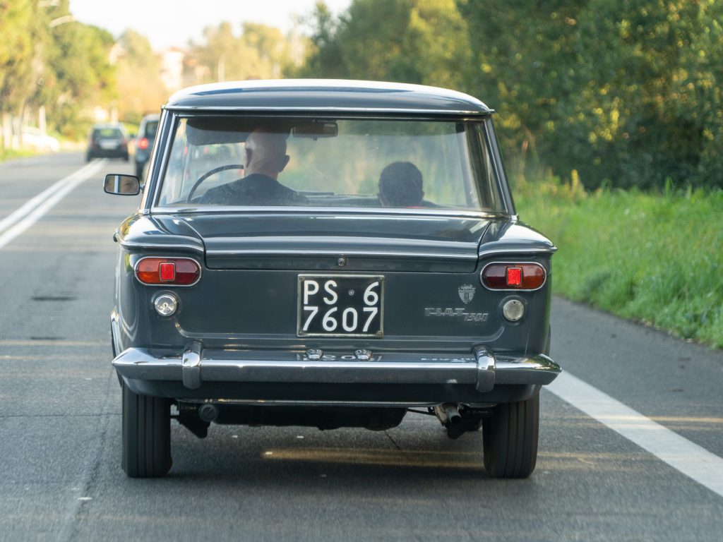 Alter Fiat zwingt uns zu gemütlicher Fahrt