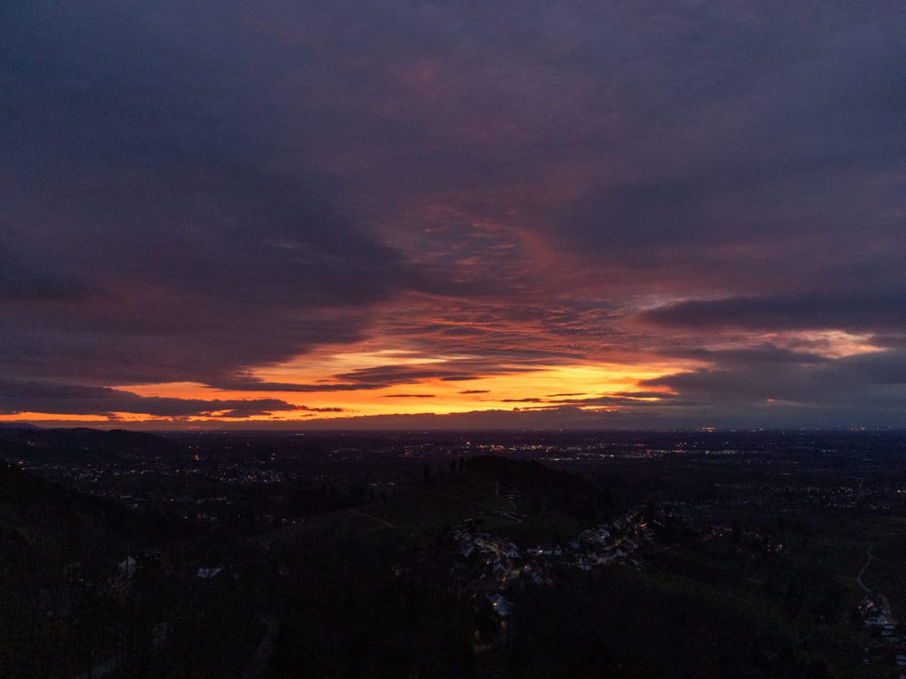 Sonnenuntergang und Aussicht von der Burg Windegg