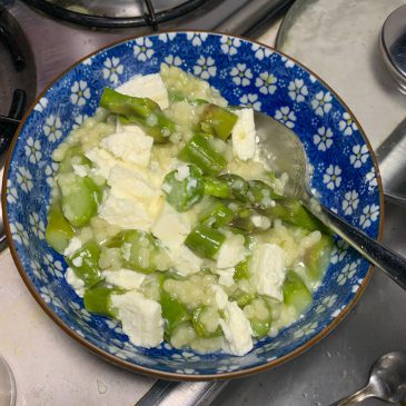 Pearl Cous-Cous mit grünem Spargel und Feta