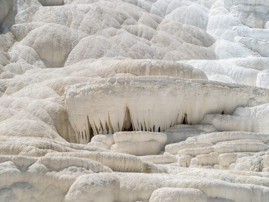 Mammoth Hot Springs und Sinterterrassen