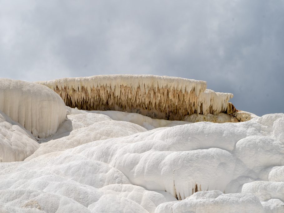Mammoth Hot Springs und Sinterterrassen