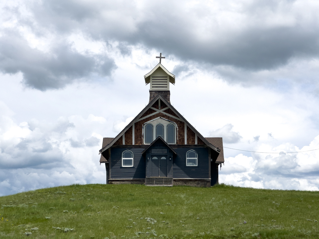 Front der Kirche, irgendwo auf einer, weiten, leeren Ebene in Montana