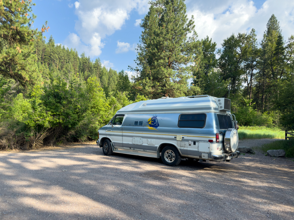 Kostenloser Campingplatz beim Big Pine Fishing Access am Fish Creek