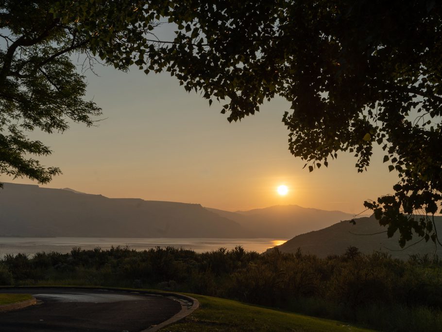 Sonnenaufgang über dem Lake Roosevelt