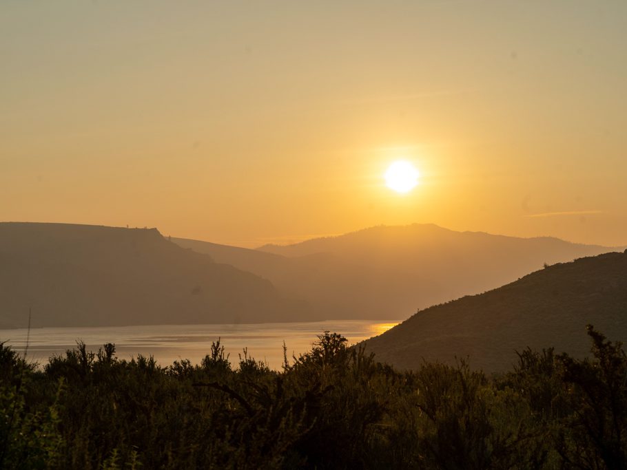 Sonnenaufgang über dem Lake Roosevelt