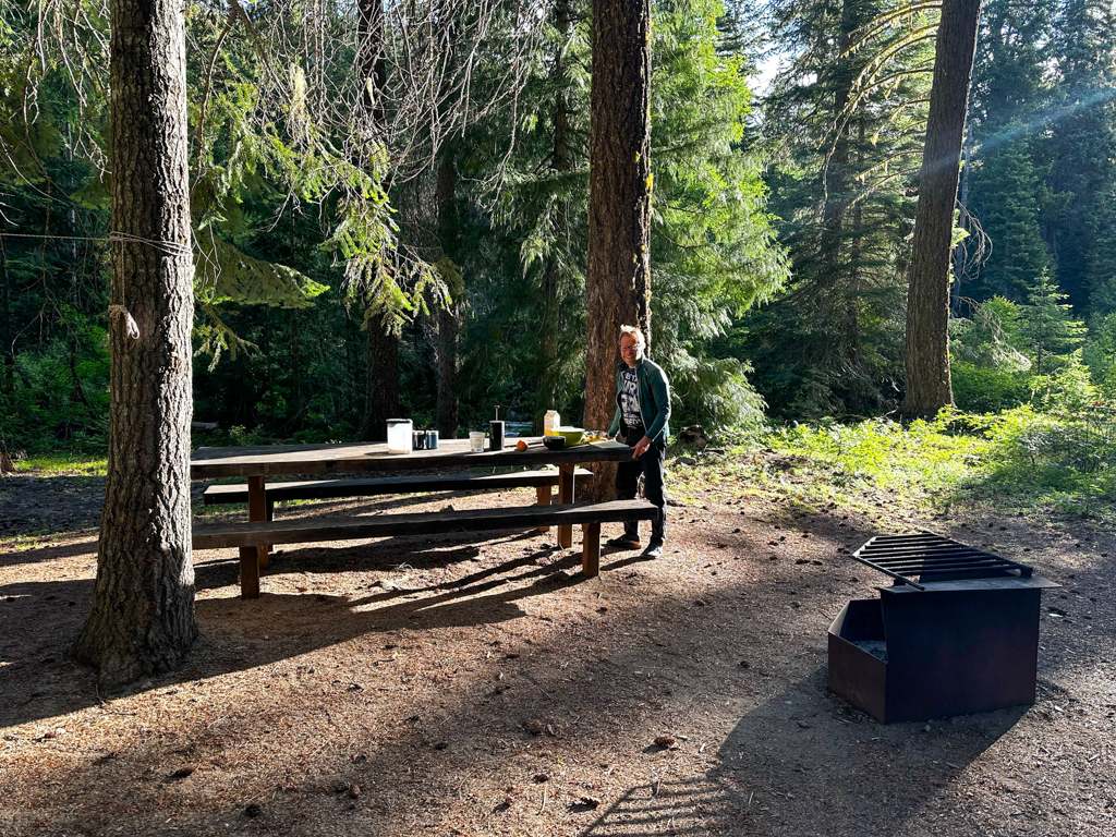 Frühstück im Wald und am American River