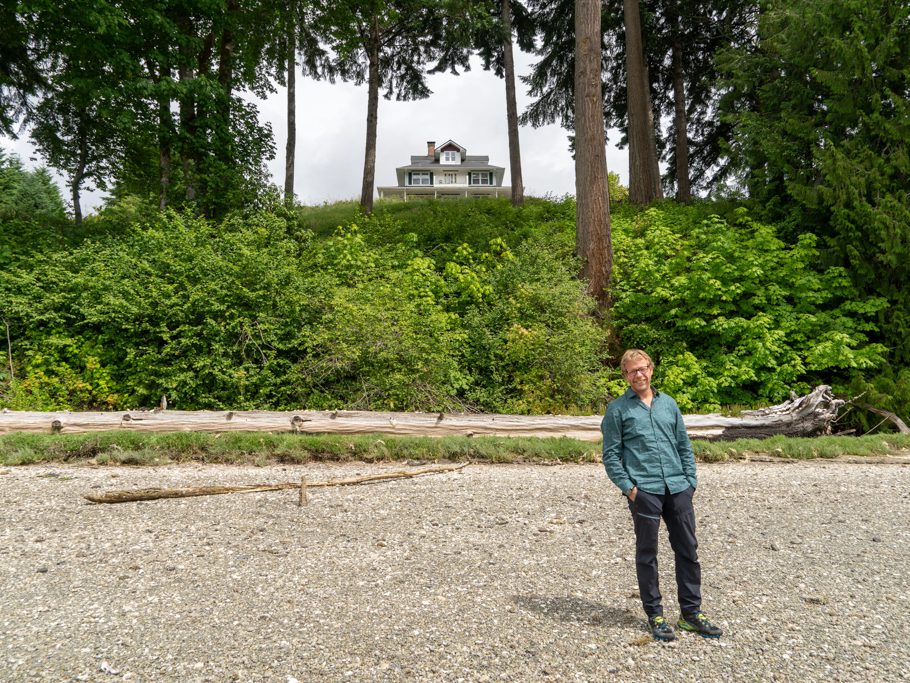 Jo am Strand vor dem Haus von Wolfgang und Donna in Olympia