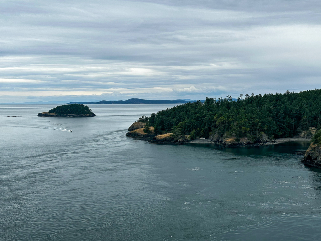 Starke Strömung und Strudel beim Deception Pass