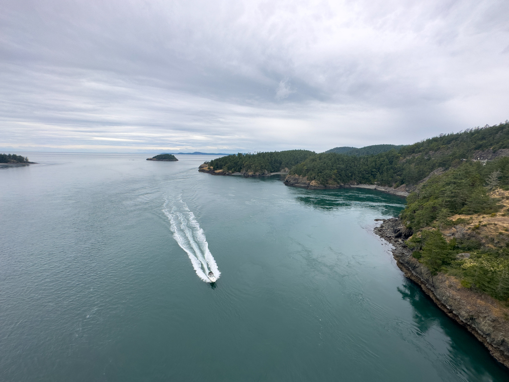 Boot in der starken Strömung beim Deception Pass