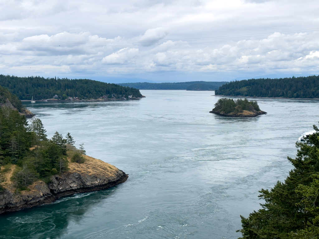 Starke Strömung und Strudel beim Deception Pass