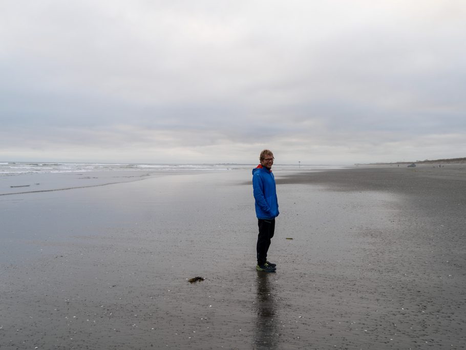 Jo am Sandstrand bei Westport
