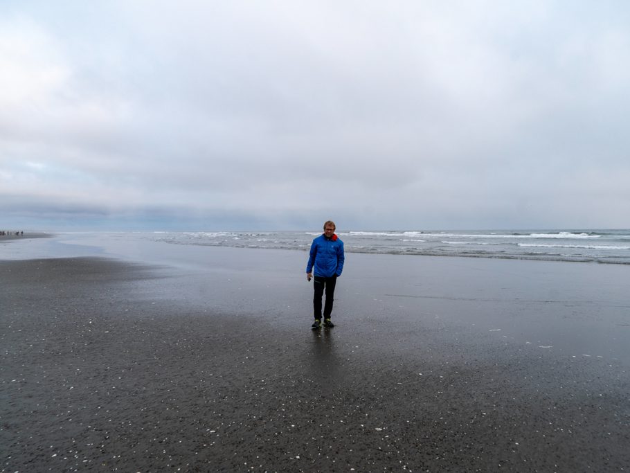 Jo am Sandstrand bei Westport