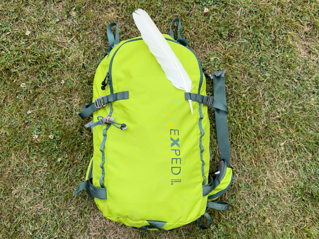 Neuer Exped Rucksack mit Schwanzfeder eines Weisskopfseeadlers
