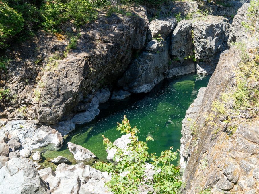 Sooke River Valley - zum Teil wie im Verzascatal. Wunderschön!
