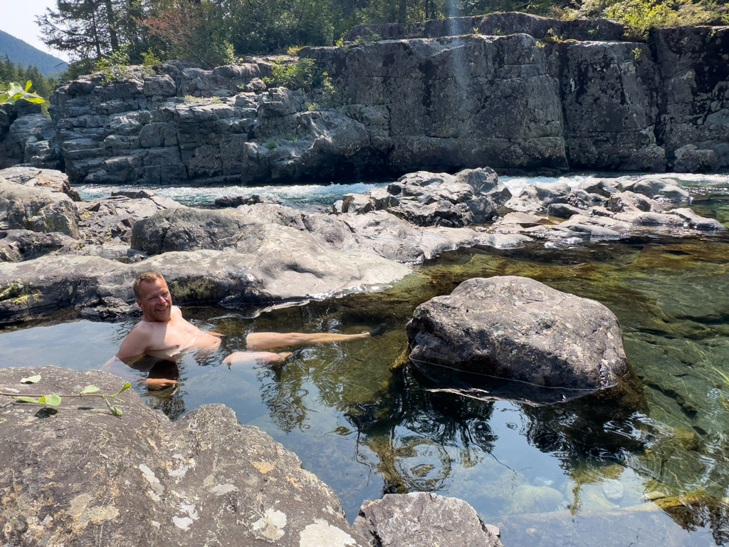 Jo badet im "erfrischenden" Kennedy River