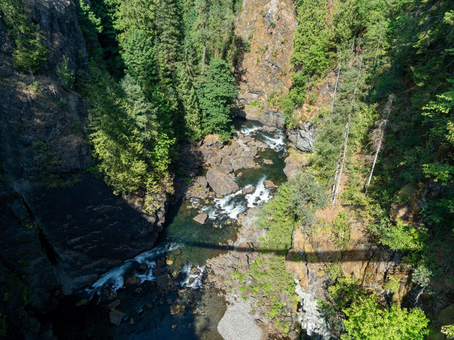 Aussicht von der "Suspension Bridge" auf den Elk River Canyon nach dem Wasserfall