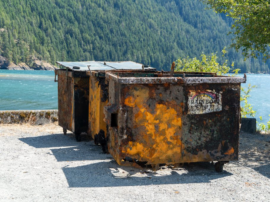 Vom Meer "zerfressene" Container