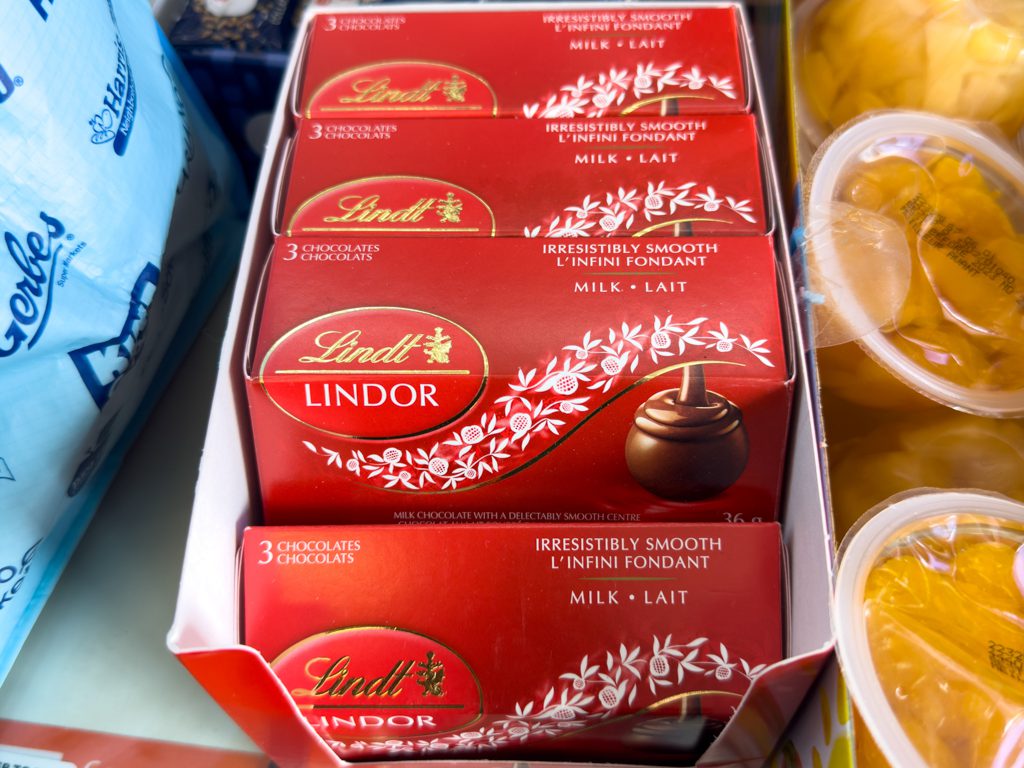 Heimatliche Lindt Schoggi im Deli in Gold River!