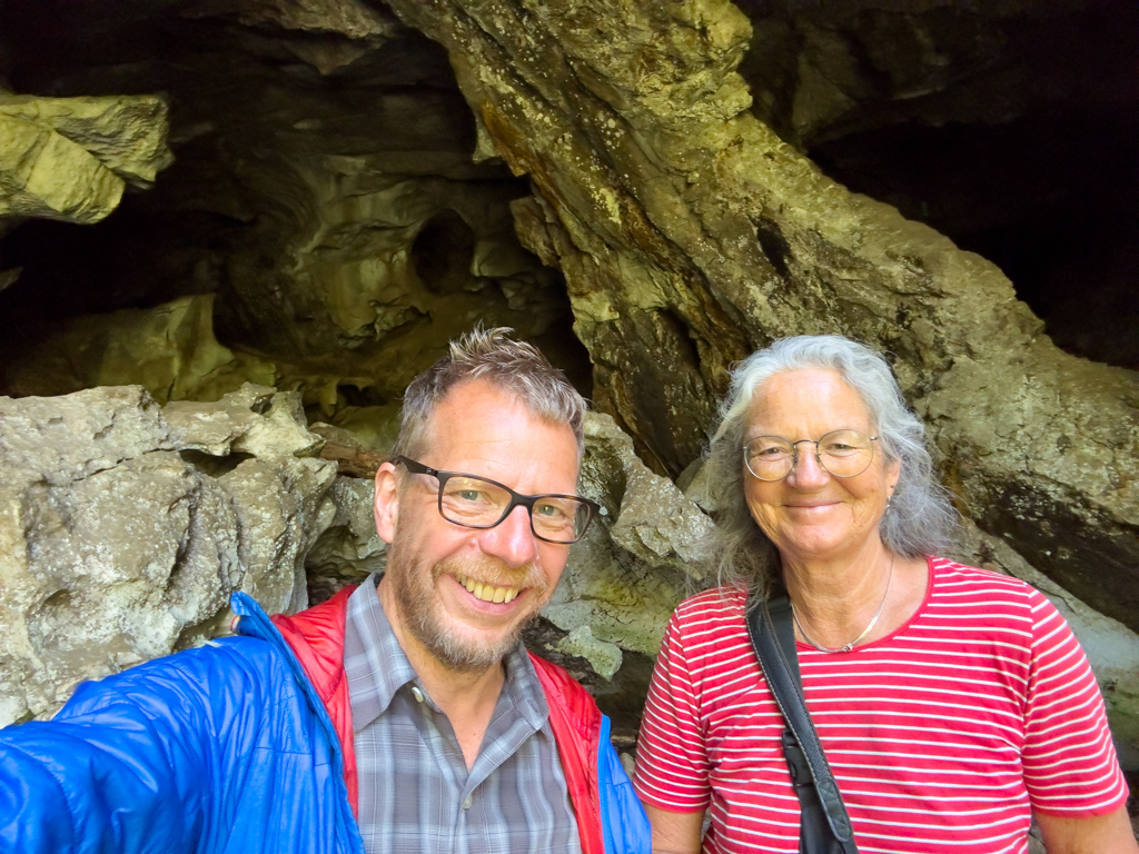 JoMa in den Upana Caves