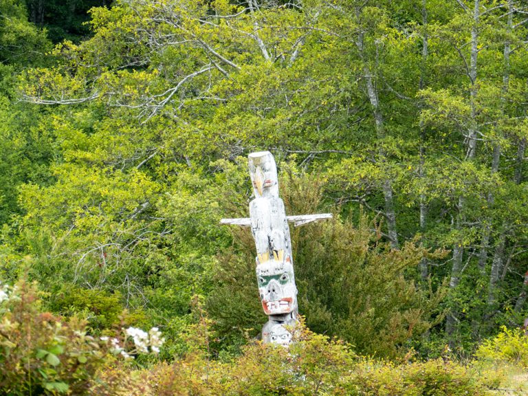 Totems auf dem Friedhof