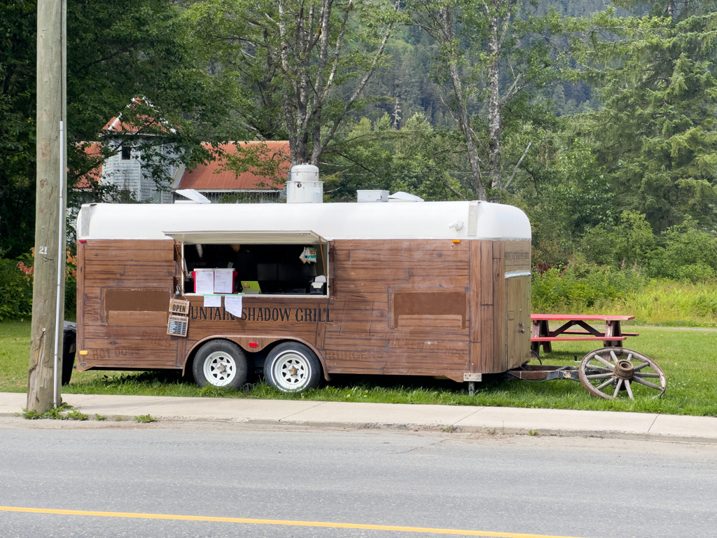 Grillstand von Frau Appenzeller an der Hauptstrasse in Stewart