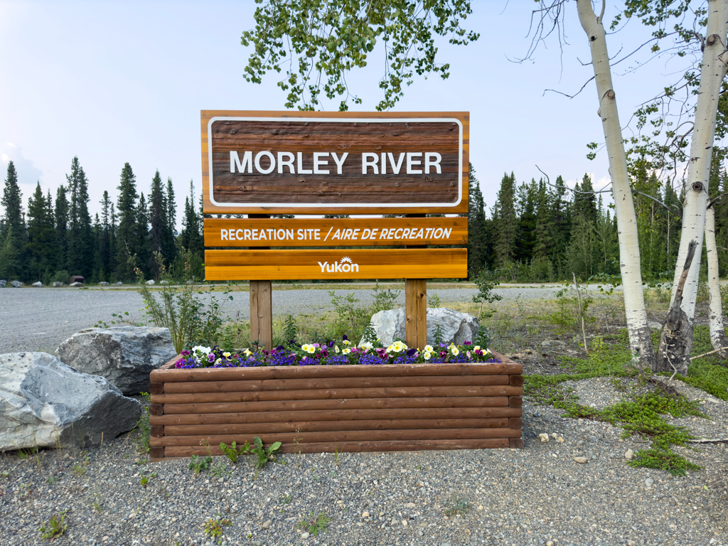 Gepflegtes Schild des Rastplatzes am Morley River