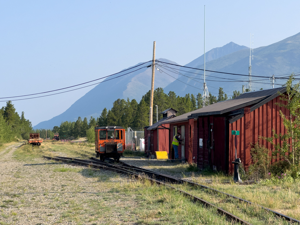 Bahnhof mit Rangierlok in Carcross