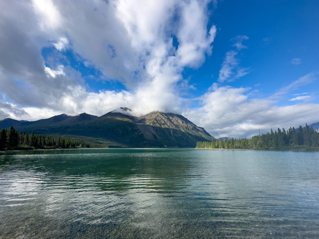 Kathleen Lake mit King's Throne Peak