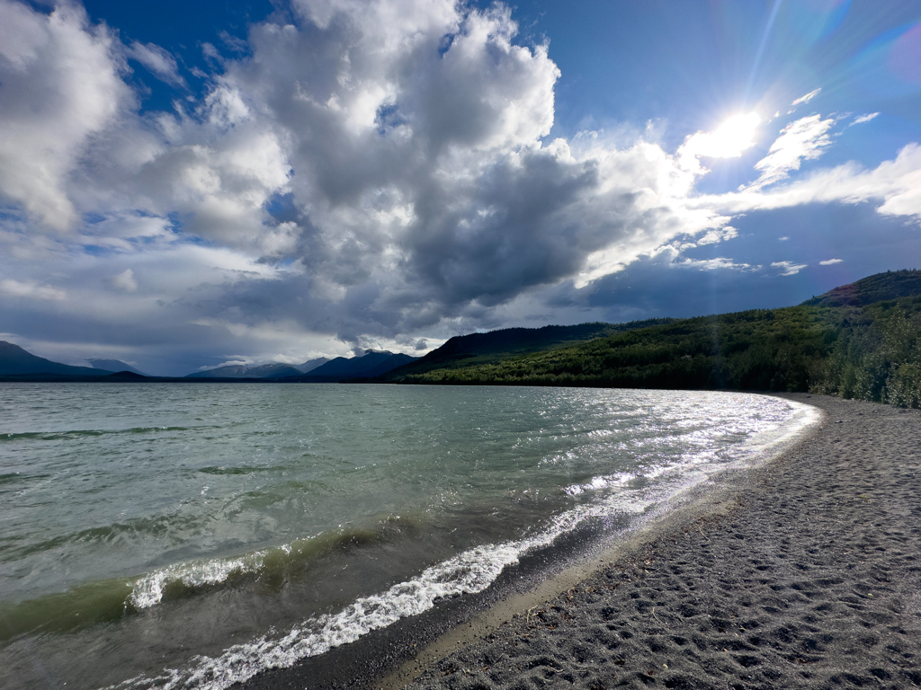 Lake Dezadeash im Abendlicht